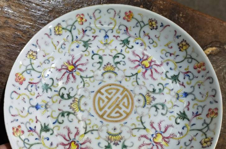 古玩陶瓷 細路粉彩花卉團壽紋瓷盤真品鑒賞圖