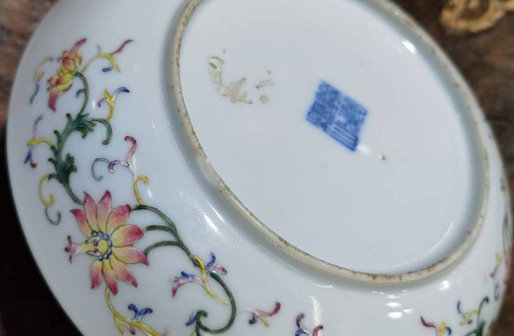 古玩陶瓷 細路粉彩花卉團壽紋瓷盤真品鑒賞圖