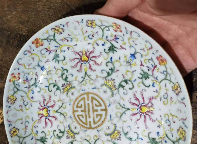 古玩陶瓷 細路粉彩花卉團壽紋瓷盤真品鑒賞圖