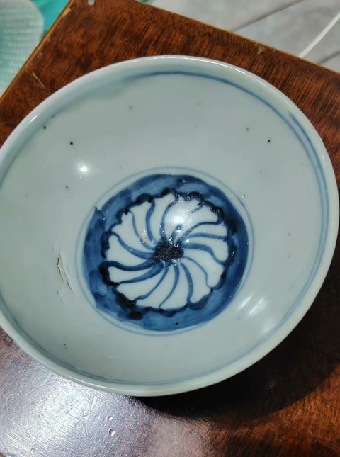 古玩陶瓷青花纏枝花卉紋茶碗拍賣，當(dāng)前價(jià)格2000元
