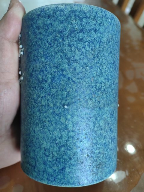 古玩陶瓷爐鈞釉堆塑花蝶紋筆筒真品鑒賞圖