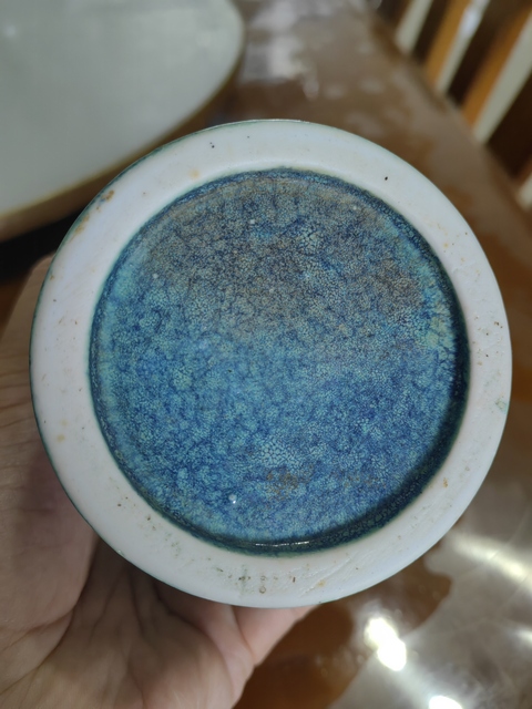 古玩陶瓷爐鈞釉堆塑花蝶紋筆筒真品鑒賞圖