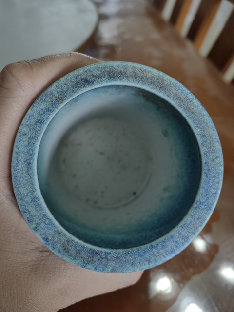 古玩陶瓷爐鈞釉堆塑花蝶紋筆筒真品鑒賞圖
