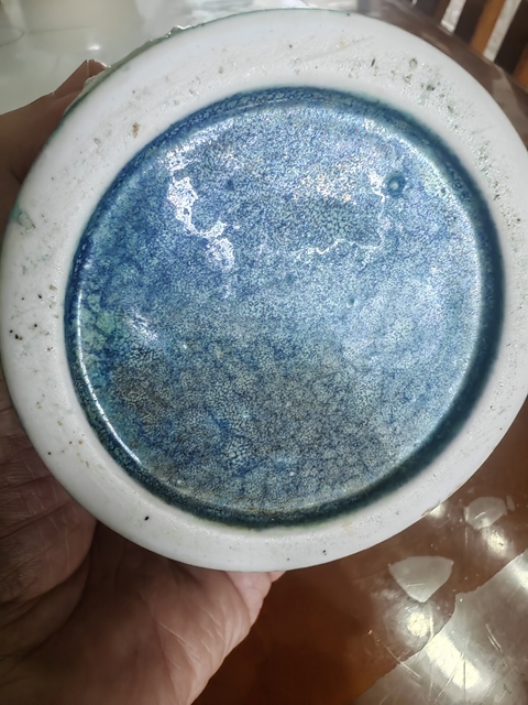 古玩陶瓷爐鈞釉堆塑花蝶紋筆筒真品鑒賞圖