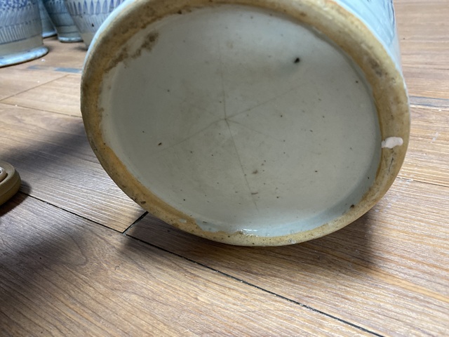 古玩陶瓷纏枝花囍字紋青花瓶真品鑒賞圖