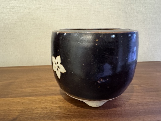 古玩陶瓷南宋吉州窯剪紙貼畫三足爐拍賣,當(dāng)前價格35000元