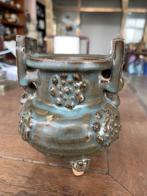 古玩陶瓷鈞窯青釉貼塑花卉紋香爐真品鑒賞圖