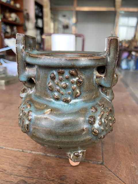 古玩陶瓷鈞窯青釉貼塑花卉紋香爐真品鑒賞圖