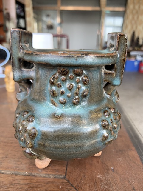 古玩陶瓷鈞窯青釉貼塑花卉紋香爐真品鑒賞圖