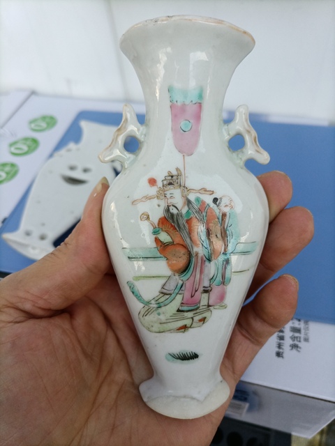 古玩陶瓷同治粉彩人物故事壁瓶拍賣，當前價格2000元