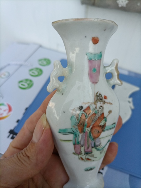 古玩陶瓷同治粉彩人物故事壁瓶拍賣，當前價格2000元