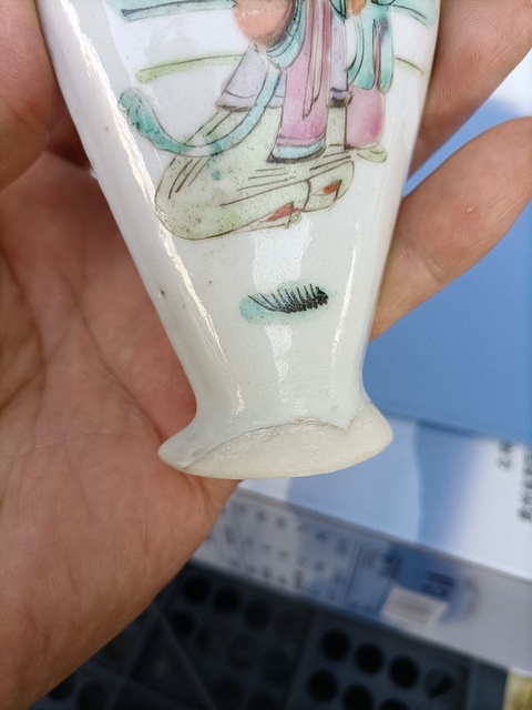 古玩陶瓷同治粉彩人物故事壁瓶拍賣，當前價格2000元