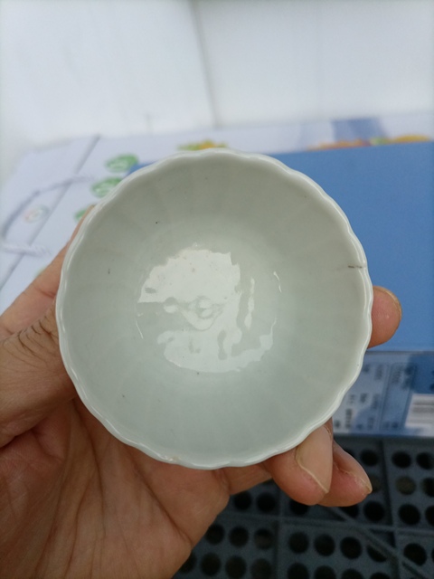 古玩陶瓷白釉菊瓣杯拍賣，當前價格2000元