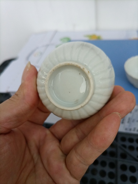 古玩陶瓷白釉菊瓣杯拍賣，當前價格2000元