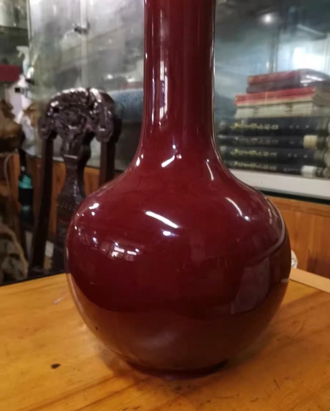 古玩陶瓷解放初創(chuàng)匯時(shí)期紅釉天球瓶拍賣，當(dāng)前價(jià)格1880元