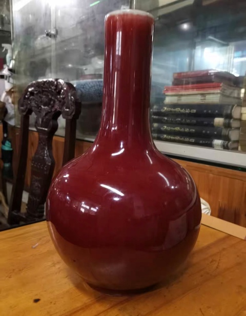 古玩陶瓷解放初創(chuàng)匯時(shí)期紅釉天球瓶拍賣，當(dāng)前價(jià)格1880元
