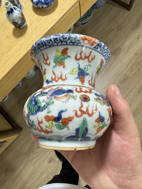 古玩陶瓷青花五彩云龍紋渣斗真品鑒賞圖