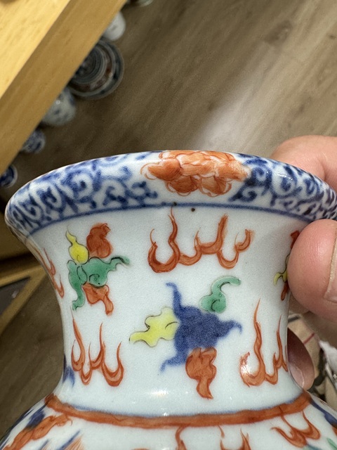 古玩陶瓷青花五彩云龍紋渣斗真品鑒賞圖
