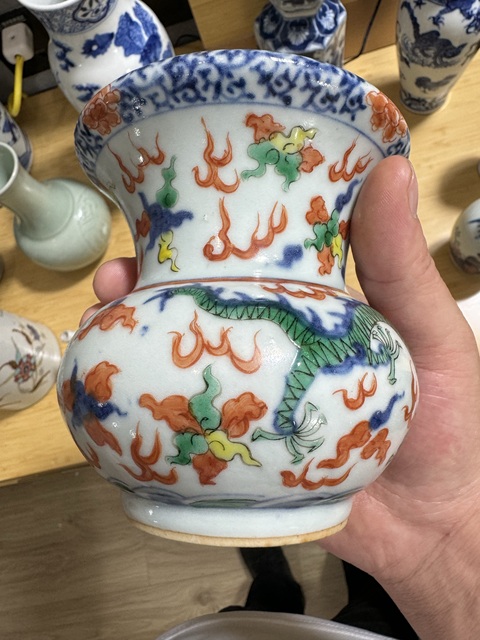 古玩陶瓷青花五彩云龍紋渣斗真品鑒賞圖