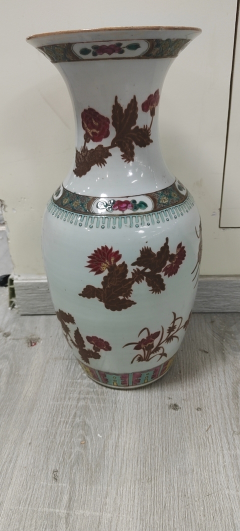 古玩陶瓷花卉紋賞瓶真品鑒賞圖