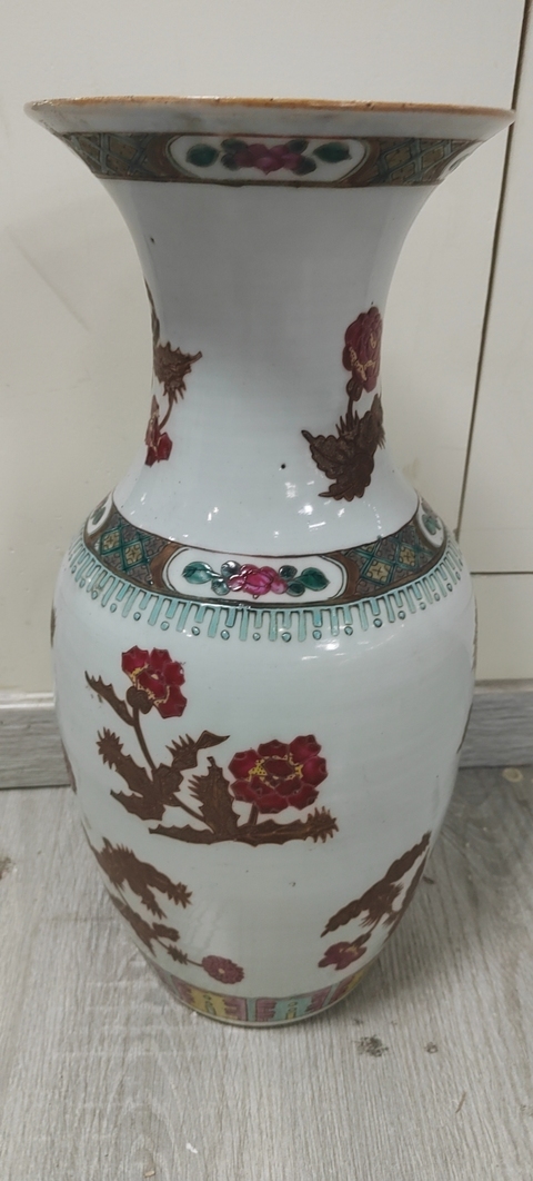 古玩陶瓷花卉紋賞瓶真品鑒賞圖