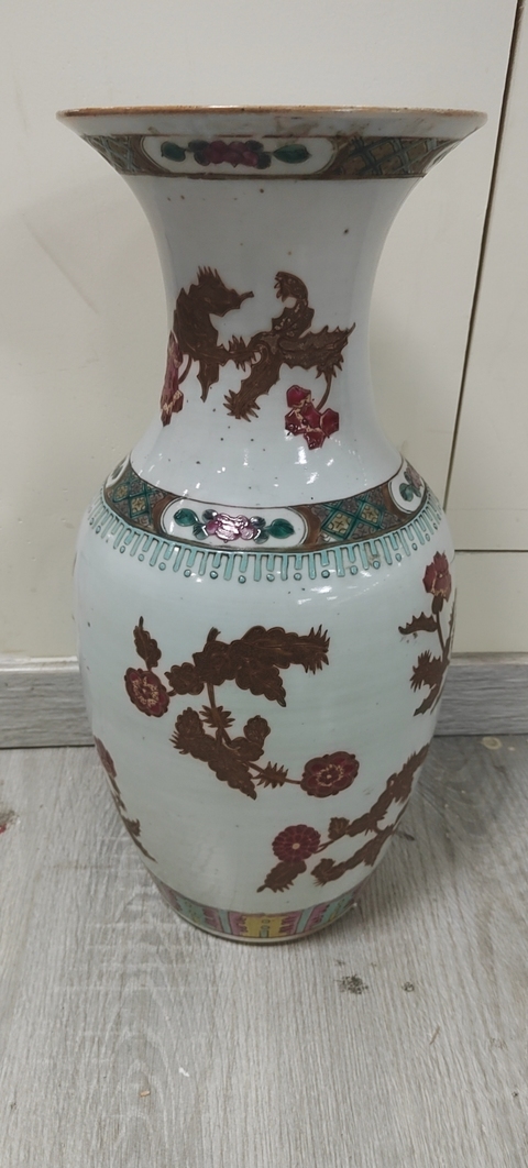 古玩陶瓷花卉紋賞瓶真品鑒賞圖