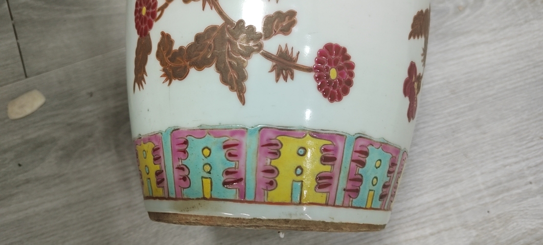 古玩陶瓷花卉紋賞瓶真品鑒賞圖