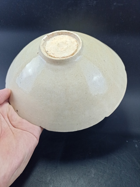古玩陶瓷【館藏級精品】【特殊品種】宋代:米黃釉刻花葵口斗笠碗【有著極高的收藏價值】拍賣，當前價格0元