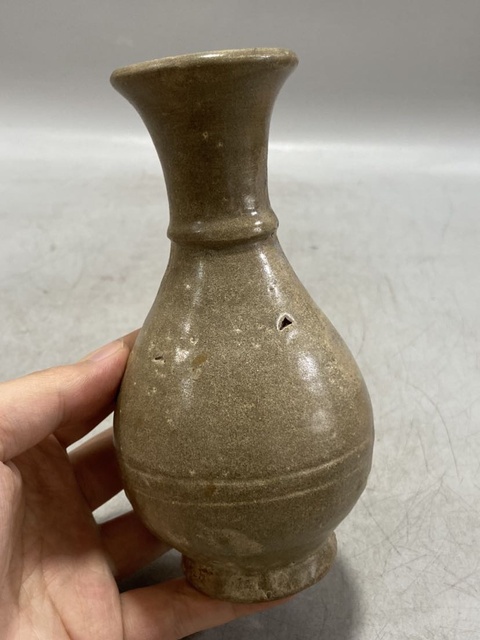 古玩陶瓷龍泉青瓷弦紋瓶真品鑒賞圖