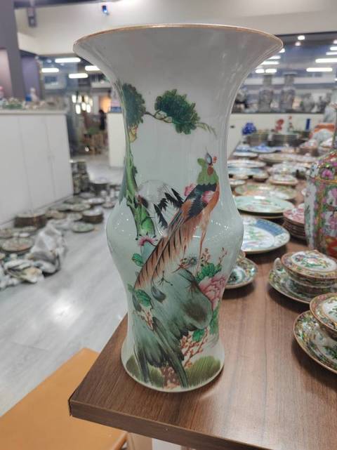 古玩陶瓷錦雞花卉鳳尾尊真品鑒賞圖