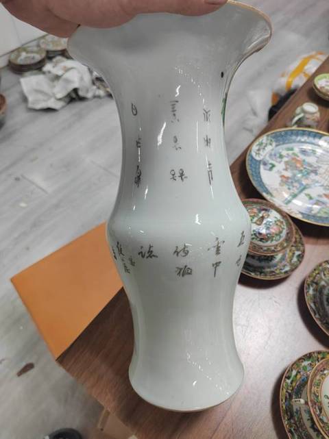 古玩陶瓷錦雞花卉鳳尾尊真品鑒賞圖