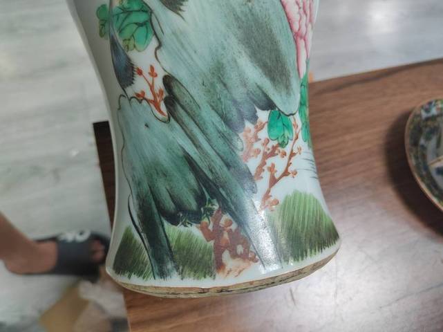 古玩陶瓷錦雞花卉鳳尾尊真品鑒賞圖