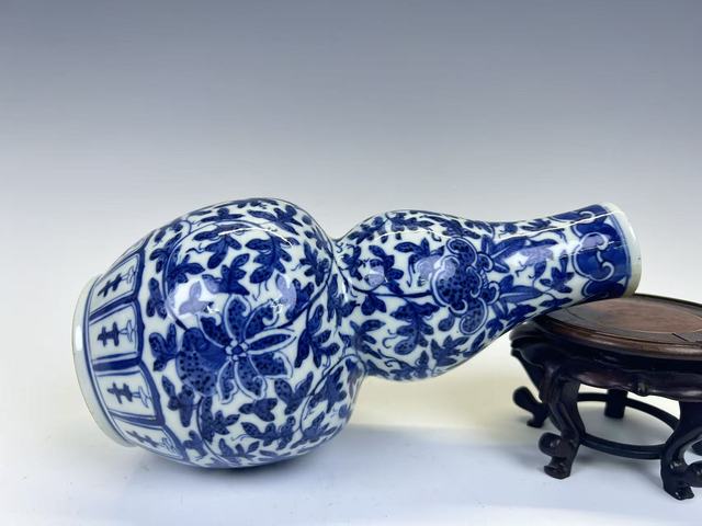 古玩陶瓷清光緒·青花纏枝花卉葫蘆瓶拍賣，當前價格1124元