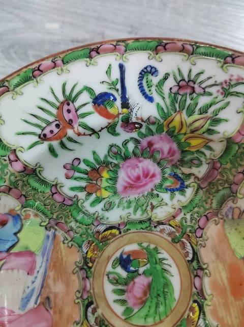 古玩陶瓷人物開窗廣彩盤真品鑒賞圖