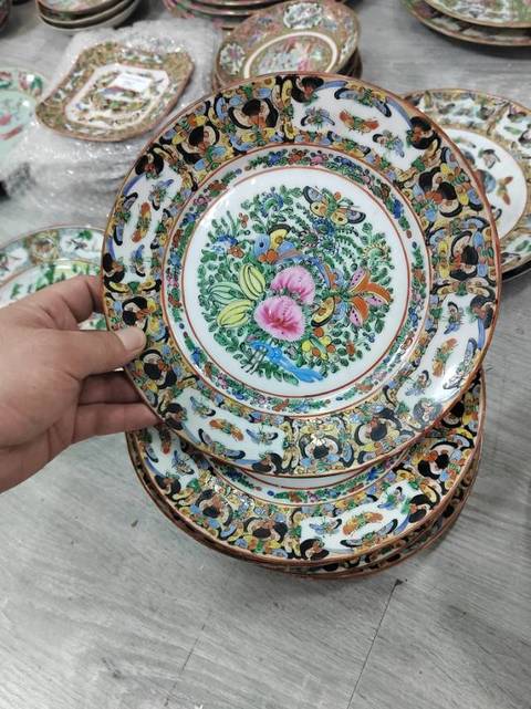 古玩陶瓷花卉廣彩盤真品鑒賞圖