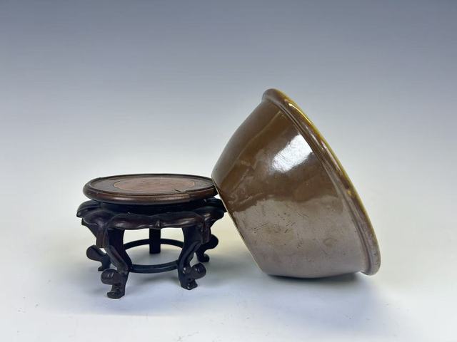 古玩陶瓷清中期·外紫金釉內青花山水缽拍賣，當前價格188元