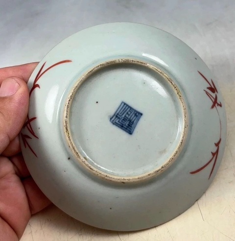 古玩陶瓷嘉慶黃地軋道粉彩盤真品鑒賞圖