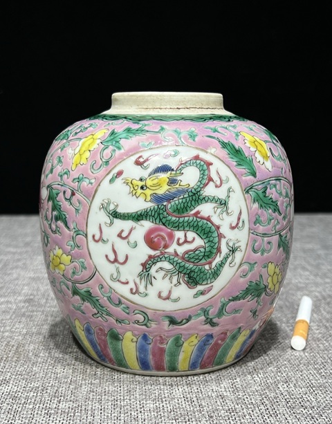 古玩陶瓷粉彩花卉開窗云龍紋罐真品鑒賞圖
