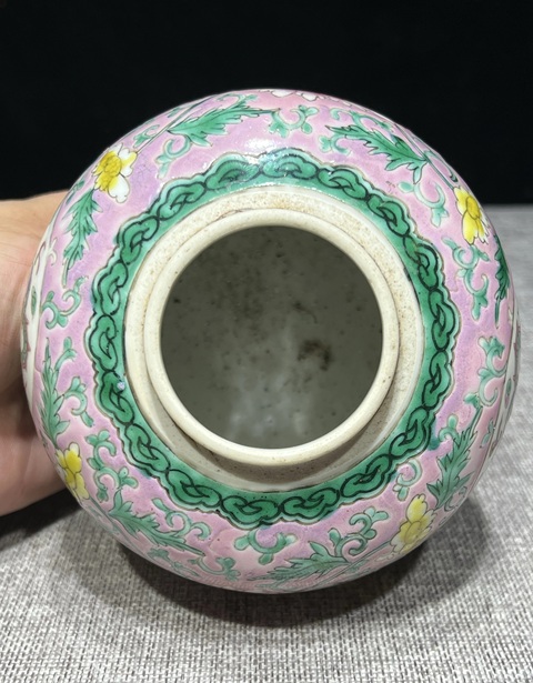 古玩陶瓷粉彩花卉開窗云龍紋罐真品鑒賞圖