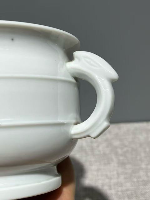 古玩陶瓷白釉雙耳香爐真品鑒賞圖
