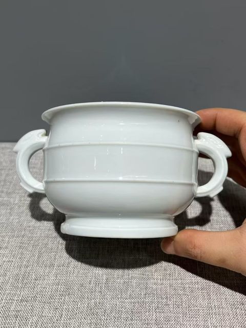 古玩陶瓷白釉雙耳香爐真品鑒賞圖