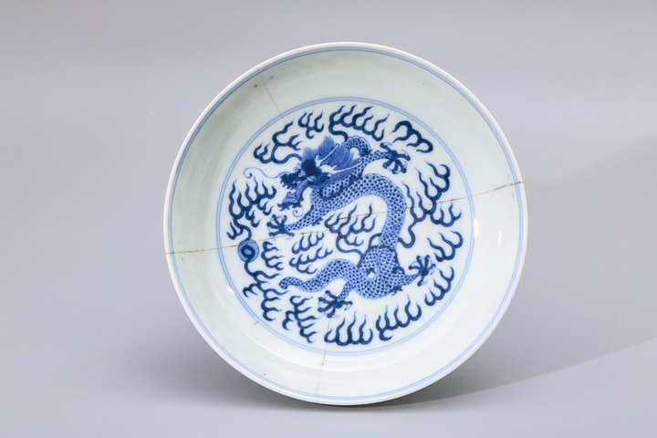 古玩陶瓷光緒官窯龍紋青花盤標本真品鑒賞圖