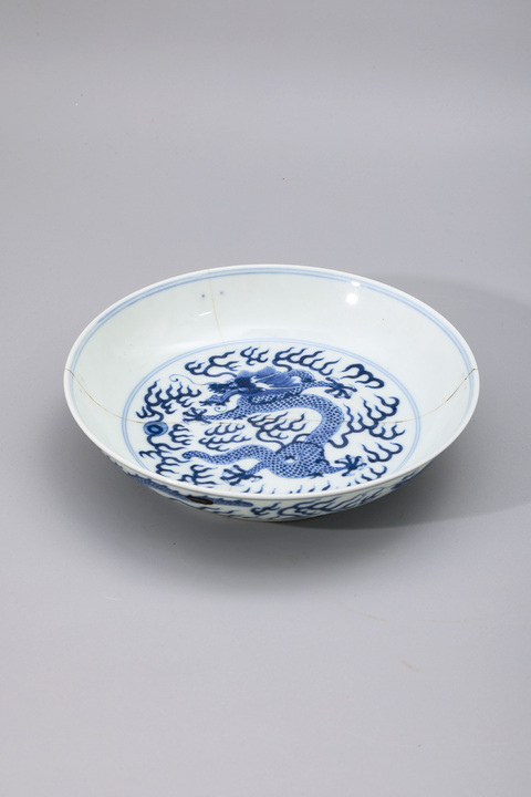 古玩陶瓷光緒官窯龍紋青花盤標本真品鑒賞圖