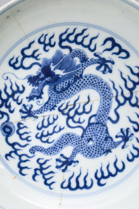 古玩陶瓷光緒官窯龍紋青花盤標本真品鑒賞圖