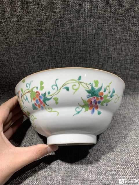 古玩陶瓷清乾隆 粉彩松鼠葡萄紋折腰碗真品鑒賞圖