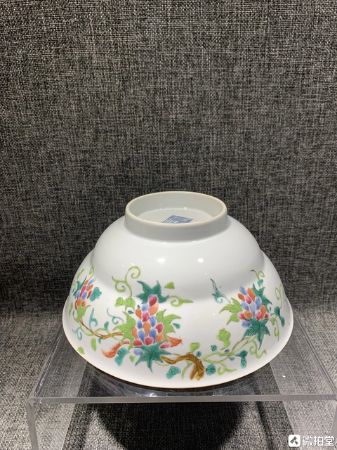 古玩陶瓷清乾隆 粉彩松鼠葡萄紋折腰碗真品鑒賞圖