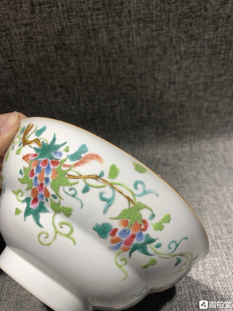 古玩陶瓷清乾隆 粉彩松鼠葡萄紋折腰碗真品鑒賞圖
