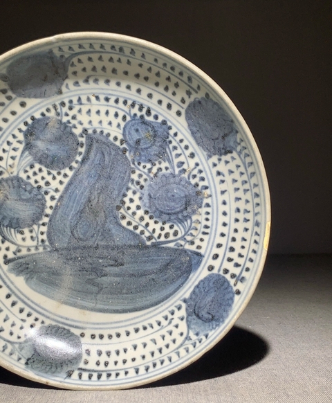 古玩陶瓷弘治青花花卉紋盤真品鑒賞圖