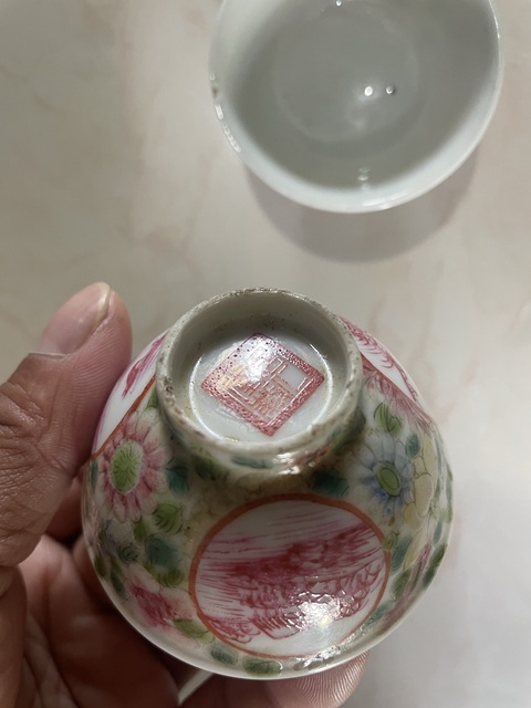 古玩陶瓷民國 粉彩百花不落地開窗山水杯真品鑒賞圖