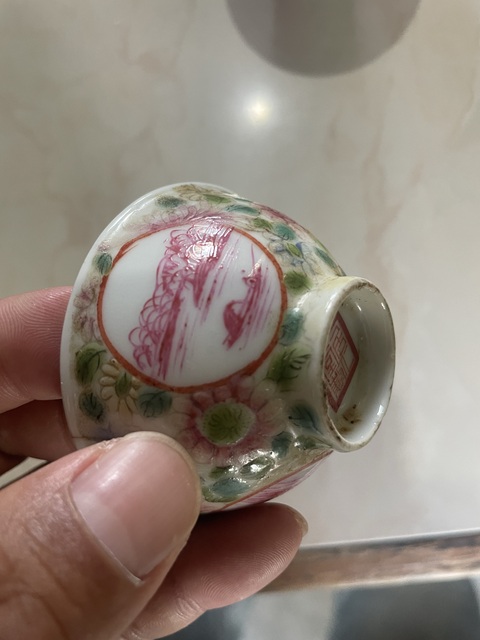 古玩陶瓷民國 粉彩百花不落地開窗山水杯真品鑒賞圖